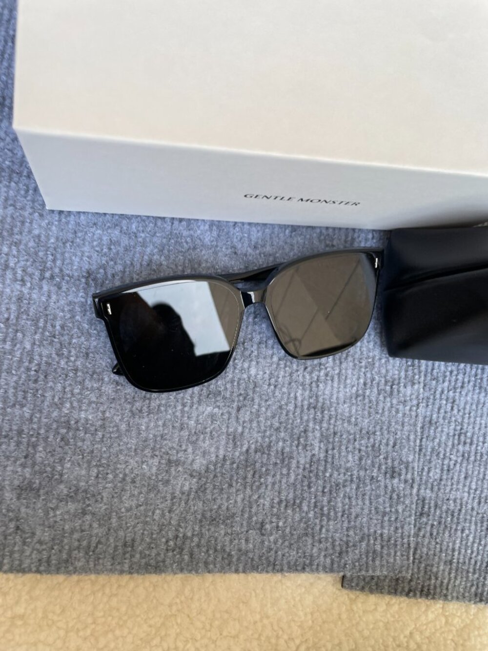 Gentle Monster black sunglasses - Picture 5 of 8